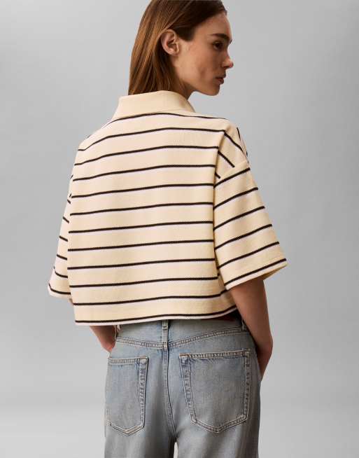 Calvin Klein Jeans – Kurz geschnittenes Pikee-Polooberteil in Vanille mit Streifen, 3 von 4