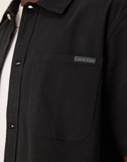 Calvin Klein Jeans – Kurzärmliges Utility-Hemd in lockerer Passform in Schwarz, 3 von 4