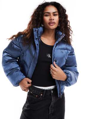 Calvin Klein Jeans - Kurze, glänzende Pufferjacke in Hellblau