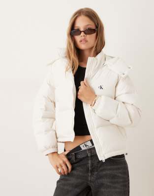 Calvin Klein Jeans - Kurze, schlichte Pufferjacke in Weiß