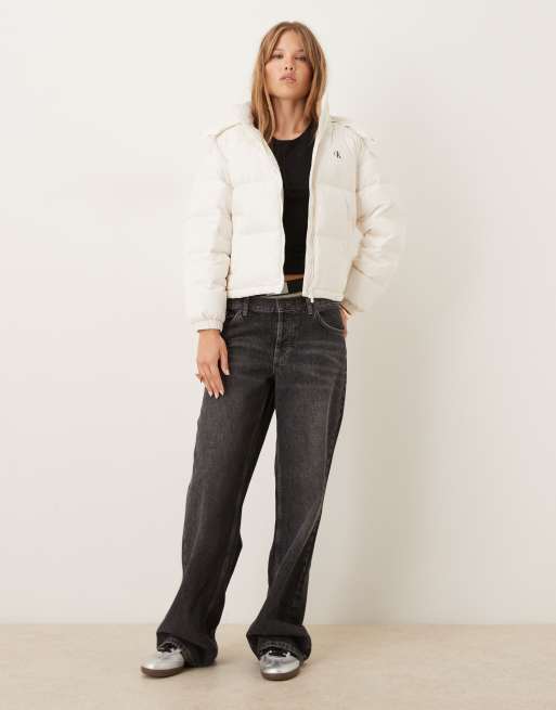 Calvin Klein Jeans – Kurze, schlichte Pufferjacke in Weiß, 3 von 4