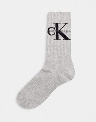 Calvin Klein Jeans – Kurze Socken mit Logo in Grau