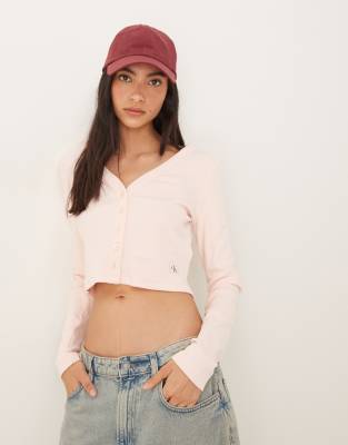 Calvin Klein Jeans - Langärmliges Cropped Oberteil in Rosa mit Knopfleiste und Logo