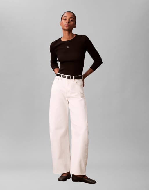 Calvin Klein Jeans – Langärmliges, geripptes Oberteil in Schwarz mit gewebtem Logo, 4 von 4