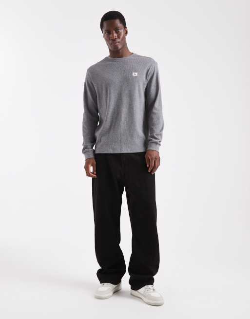 Calvin Klein Jeans – Langärmliges Shirt in Grau mit Waffelstruktur und Logo-Aufnäher , 2 von 5