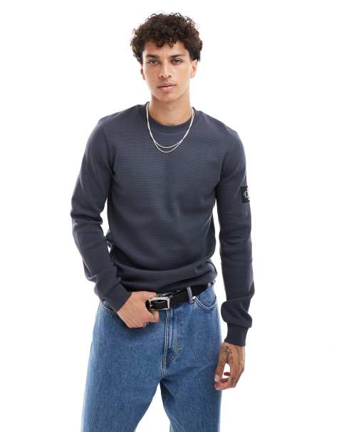 Calvin Klein Jeans – Langärmliges T-Shirt in Anthrazit mit Waffelmuster und Aufnäher - view 1