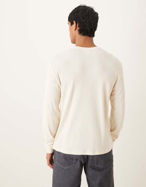 Calvin Klein Jeans – Langärmliges T-Shirt in Creme mit Waffelstruktur und Aufnäher, 4 von 5