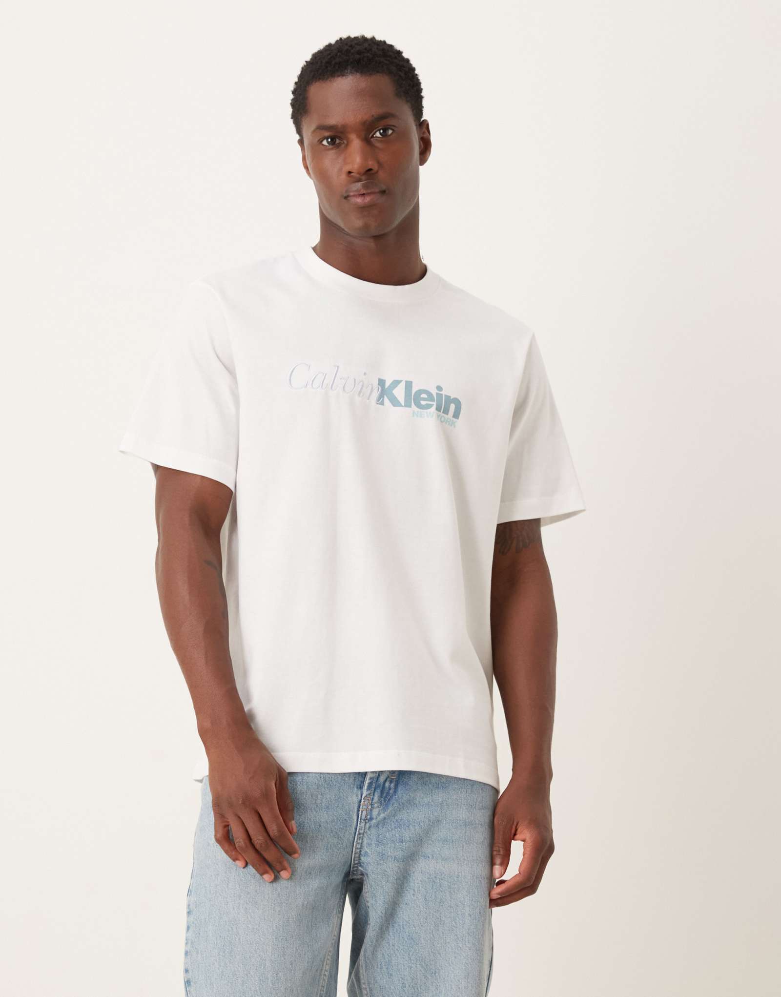 Белая футболка с крупным центральным логотипом Calvin Klein Jeans
