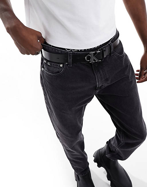 Calvin Klein Jeans – Ledergürtel in Schwarz mit Monogramm-Logo und runder  Plakette | ASOS
