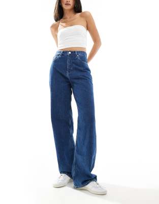 Calvin Klein Jeans - Locker geschnittene Jeans mit hohem Bund in mittlerer Waschung-Blau