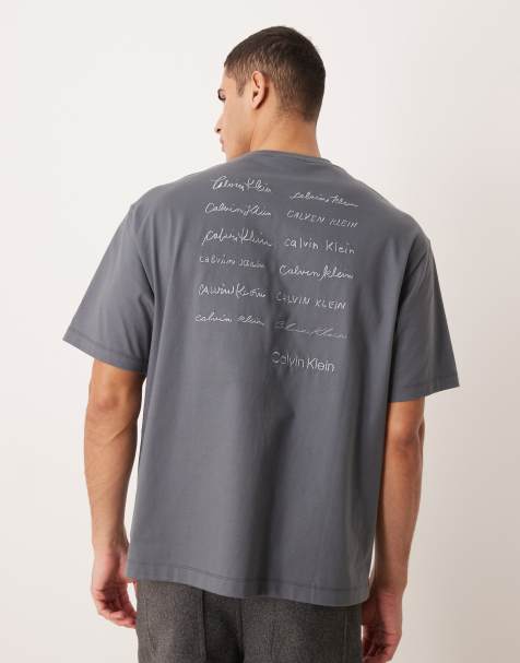 Calvin Klein Jeans – Locker geschnittenes T-Shirt in Anthrazit mit Grafikprint - view 1