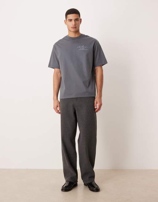 Calvin Klein Jeans – Locker geschnittenes T-Shirt in Anthrazit mit Grafikprint, 2 von 5