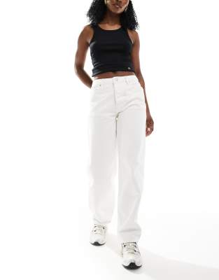 Calvin Klein Jeans - Locker sitzende 90er-Jeans in weißer Waschung