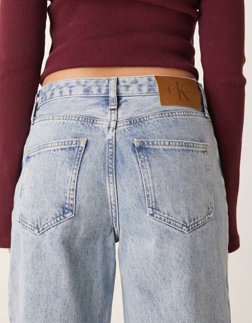 Calvin Klein Jeans – Lockere 90er-Jeans in heller Waschung, 4 von 5