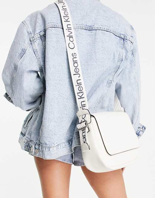 bag Klein | ASOS ecru crossbody strap Calvin Jeans in logo