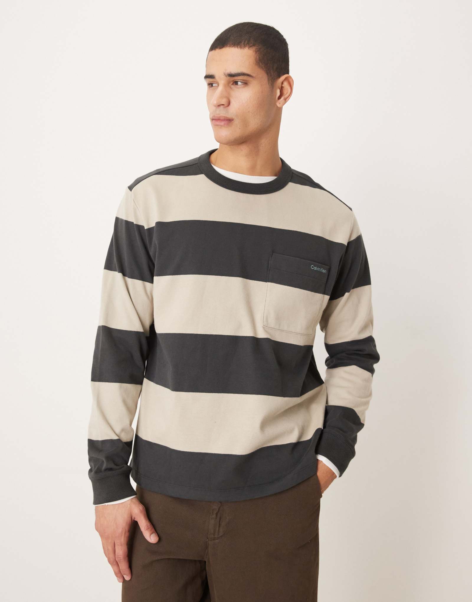 Футболка в полоску Calvin Klein Jeans с длинным рукавом бежево-серого цвета