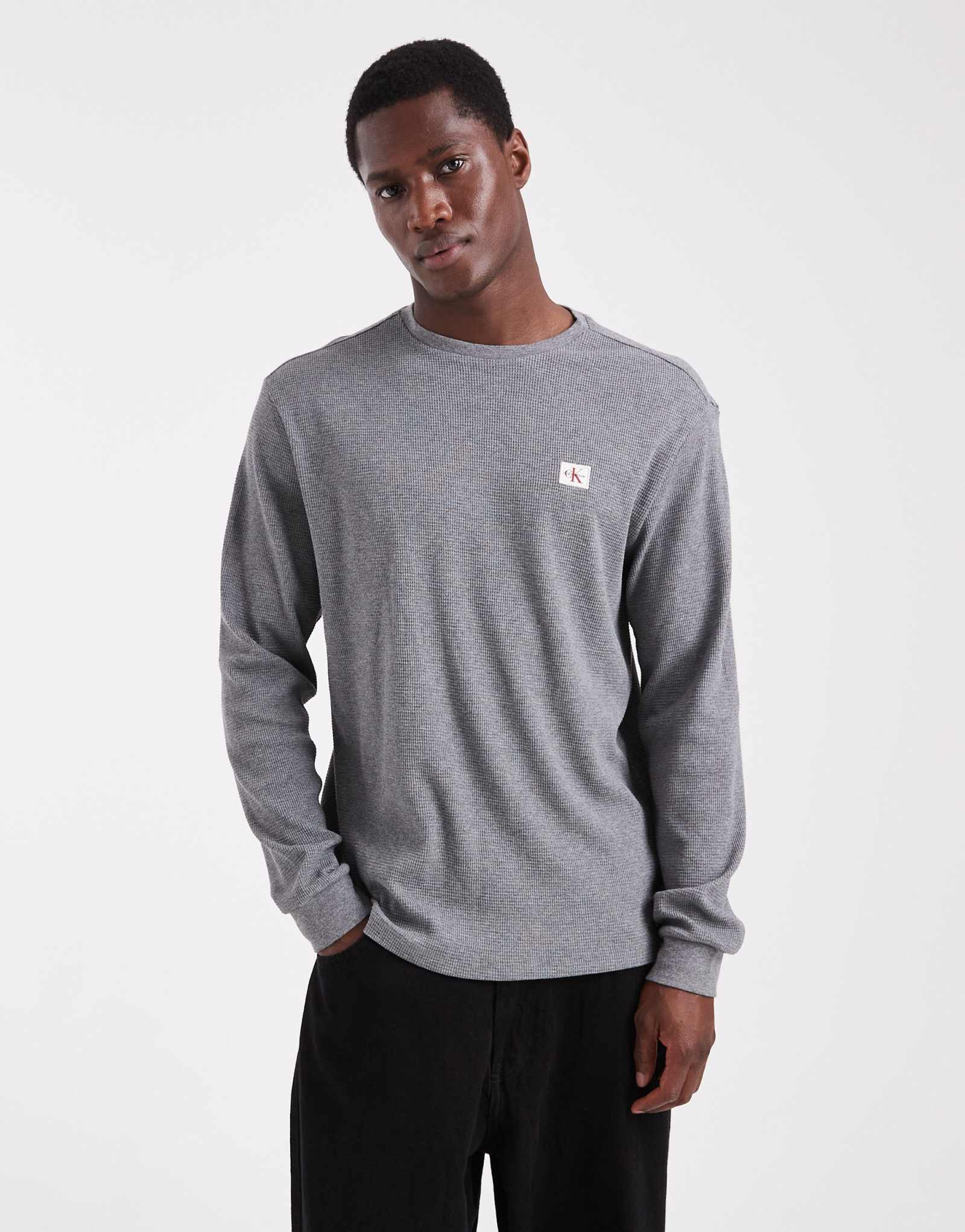 Футболка с логотипом Calvin Klein Jeans из вафельного трикотажа с длинным рукавом серого цвета