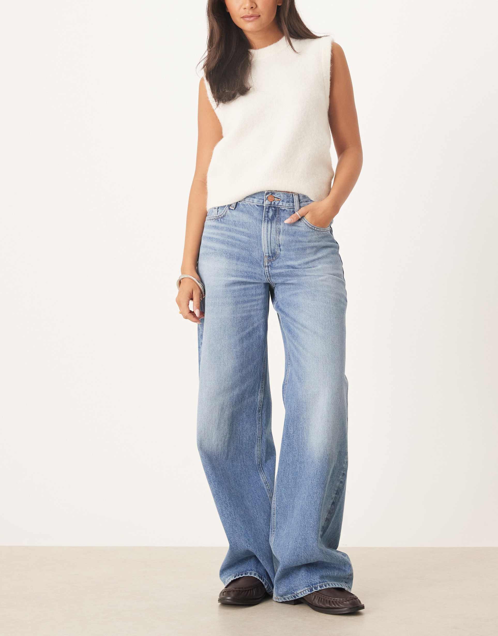 calvin klein jeans low rise baggy jeans in light wash blue