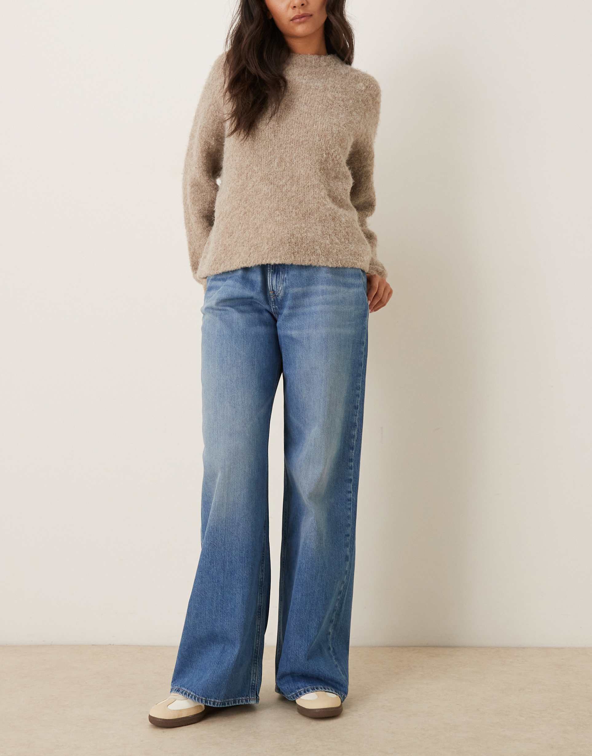 calvin klein jeans low rise baggy jeans in mid blue wash