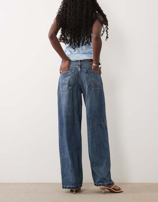 Calvin Klein Jeans Low-Rise Barrel-Jeans in mittlerer blauer Waschung, 3 von 5