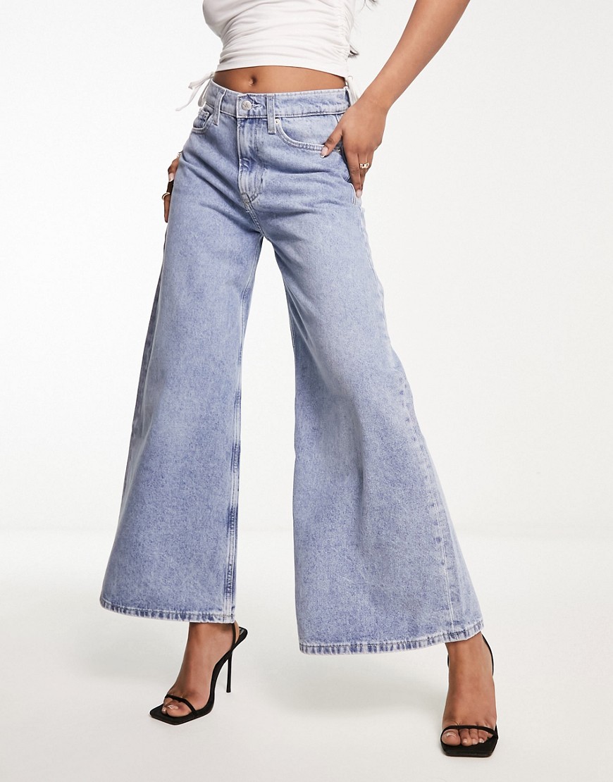 Calvin Klein Jeans low rise wide leg slouchy jeans in mid wash-Blue