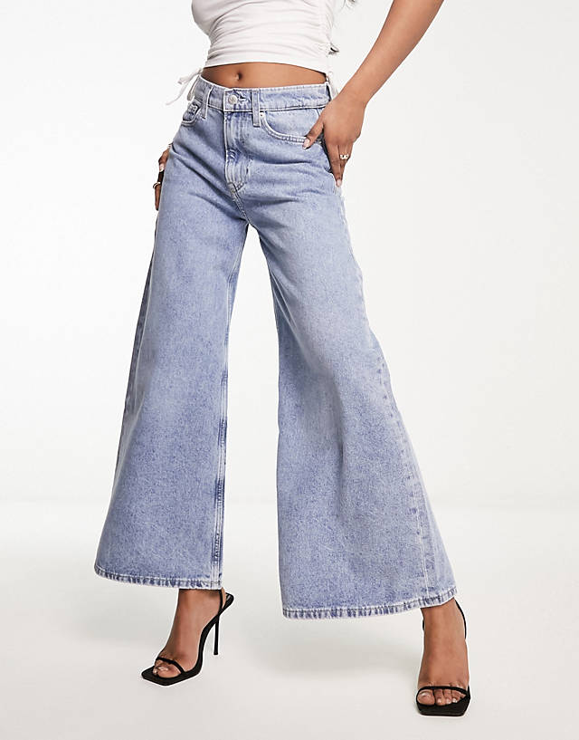 Calvin Klein Jeans - low rise wide leg slouchy jeans in mid wash
