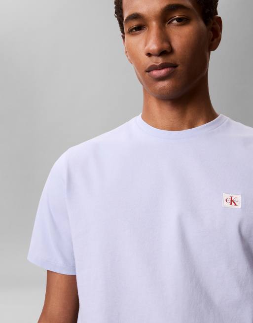 Calvin Klein Jeans - Lyseblå T-shirt med badge-logo , 2 af 3