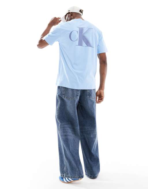 Calvin Klein Jeans - Lyseblå T-shirt med fed 'CK'-tekst, 3 af 4