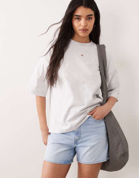 Calvin Klein Jeans - Lysegrå oversized T-shirt med firkantet pasform og vævet mærke - view 1