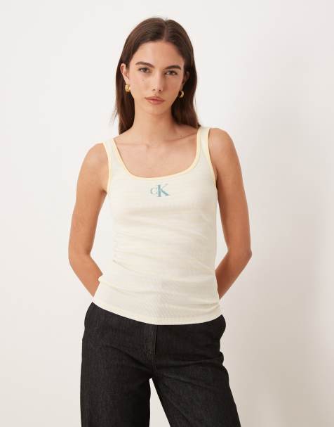 Calvin Klein Jeans - Lysegul ribstrikket tanktop med dyb rund hals, kontrasterende kanter og monokromt logo - view 1