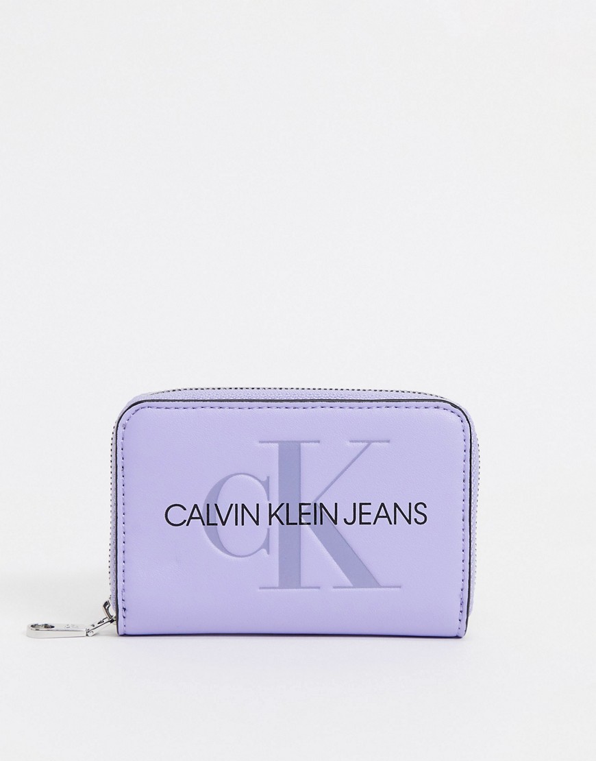 Calvin Klein Jeans - Lyslilla pung med omkringgående lynlås