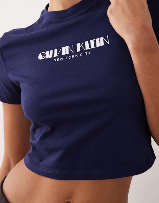 Calvin Klein Jeans – Marinblå t-shirt i kort, liten modell, 4 av 4