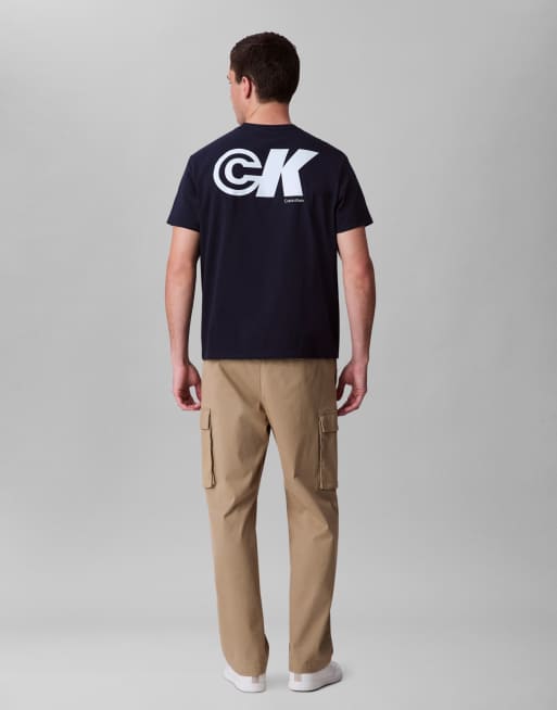 Calvin Klein Jeans – Marinblå t-shirt med CK-tryck baktill, 3 av 5