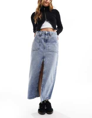 Calvin Klein Jeans - Maxi-Jeansrock in heller Waschung mit Schlitz vorne und Utility-Design-Blau