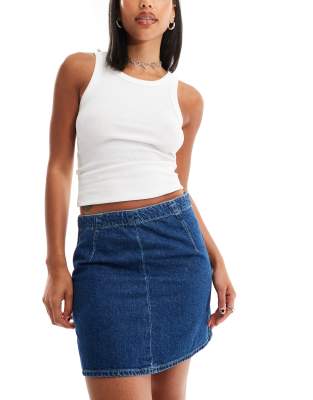 Calvin Klein Jeans Calvin Klein Jeans mid rise a line darted mini skirt in mid wash-Blue