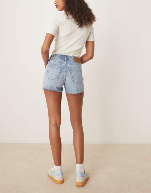 Calvin Klein Jeans mid rise denim shorts in light wash, 3 of 5