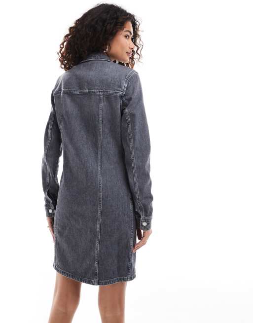 Calvin Klein Jeans – Mini-Jeanskleid in Grau mit durchgehendem Reißverschluss, 4 von 4