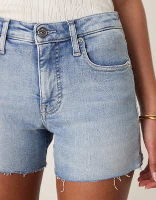 Calvin Klein Jeans - Mittelhohe Denimshorts in heller Waschung-Blau
