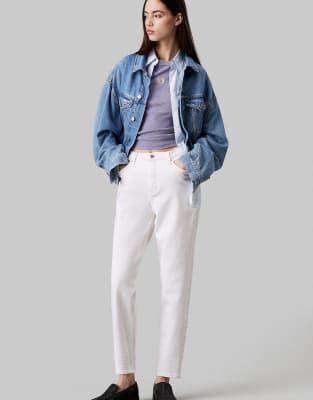 Calvin Klein Jeans - Mom-Jeans aus hellem Denim-Weiß