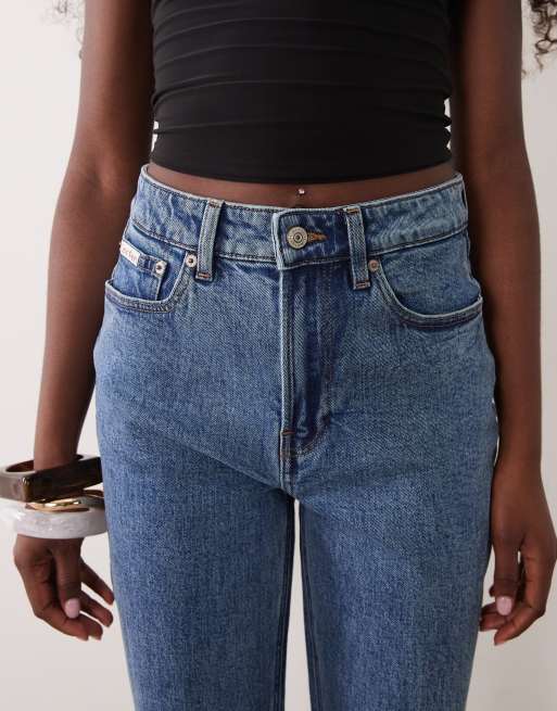 Calvin Klein Jeans - Mom jeans i blå mellemvask, 4 af 5