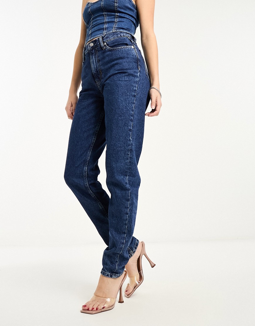 Calvin Klein Jeans mom jeans in mid wash-Blue