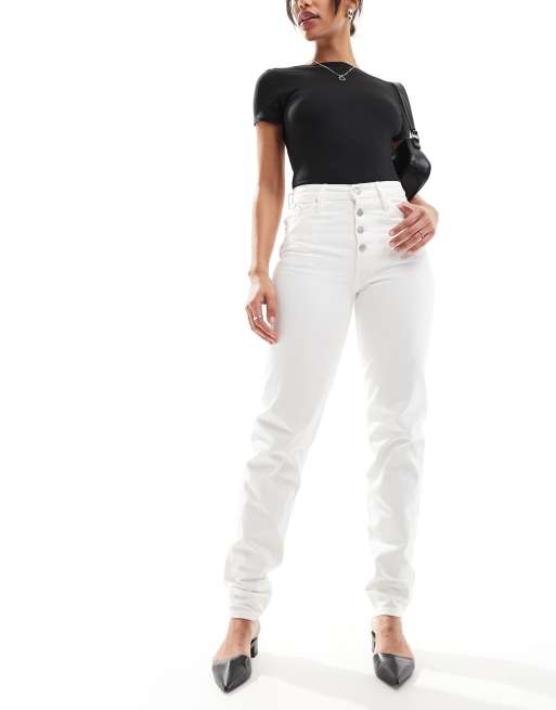 Calvin Klein Jeans – Mom-Jeans in weißer Waschung
