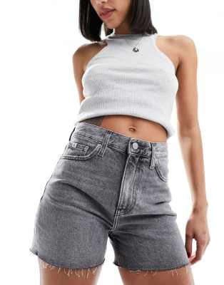 Calvin Klein Jeans - Mom-Jeans-Shorts in Grau