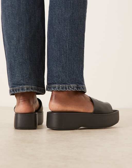 Calvin Klein Jeans - Monogram - Sandales en cuir à semelle plateforme - Noir  , 3 de 4