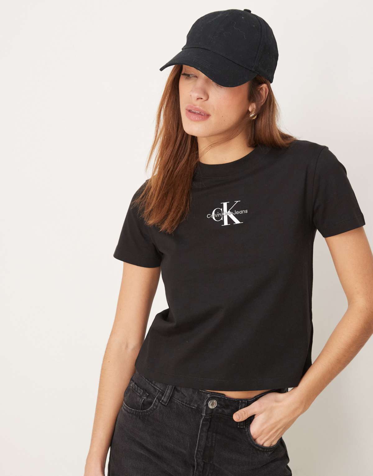 Calvin Klein Jeans monologo baby tee in black
