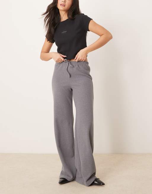 Calvin Klein Jeans monologo baby tee in black, 3 of 4