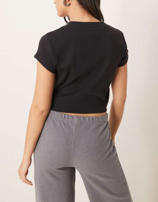 Calvin Klein Jeans monologo baby tee in black, 4 of 4
