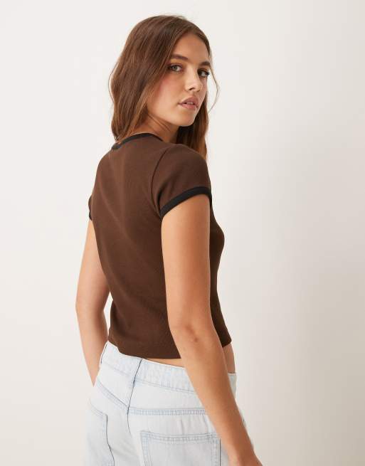 Calvin Klein Jeans monologo baby tee in dark brown - ASOS Exclusive, 2 of 4