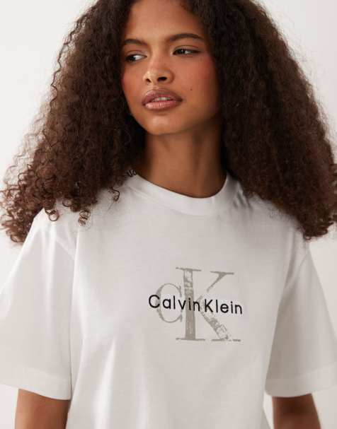 Calvin Klein Jeans monologo boxy t-shirt in white - view 1