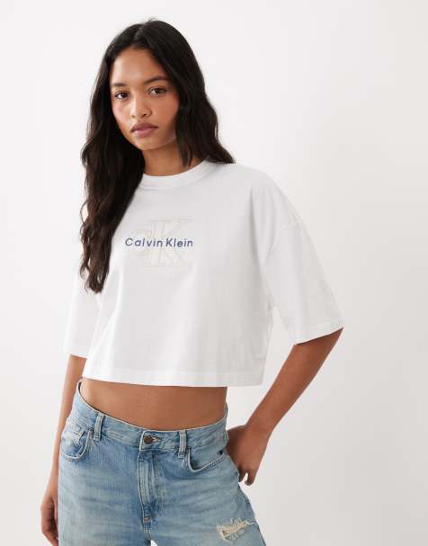 Calvin Klein Jeans Monologo cropped T-shirt med denim-applikationslogo i hvid - view 1